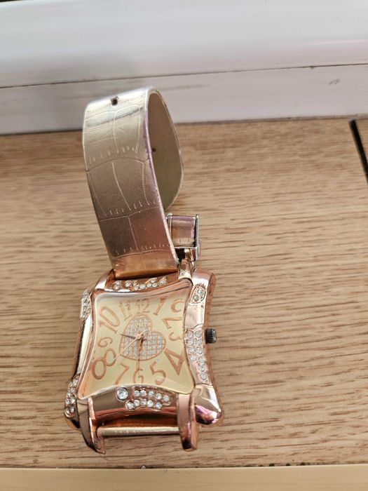 Часовник за дами