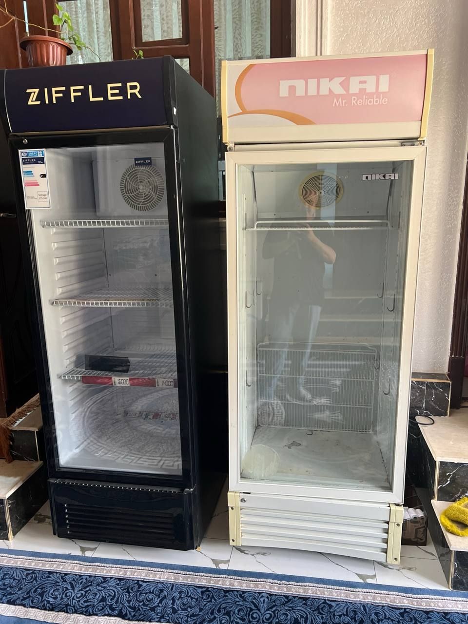 Витрина для напитков фирми ZIFFLER и Nikai
