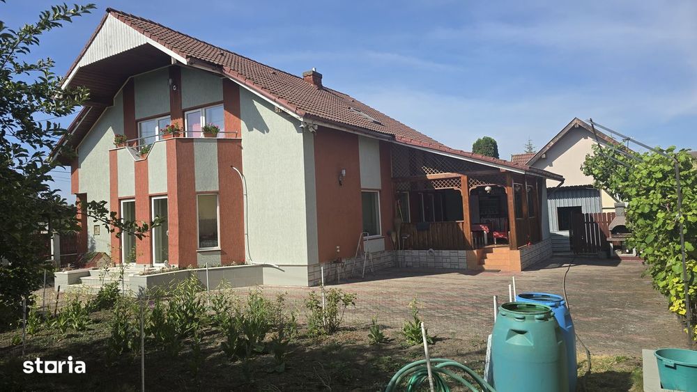 Vand proprietate in Deva. zona Ceangai, compusa din 2 case de locuit,