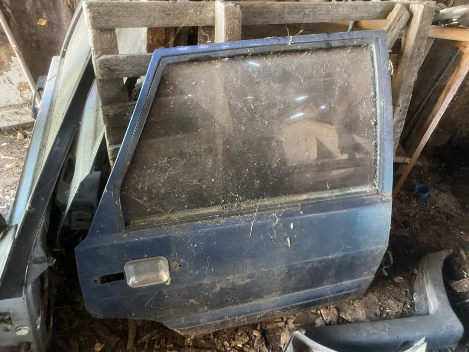 Двери ваз 2114,2115 есть пару рыжиков