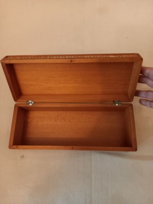 Деревянная шкатулка