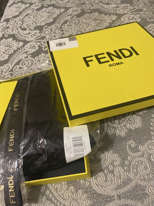 Esarfa set cadou foarte frumos de la Fendi