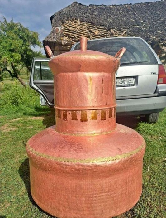 Vand cazane de facut tuica din cupru alimentar avem pe stoc de 80 de l
