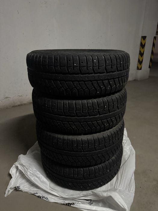 Зимние шипованные шины 215/60/16