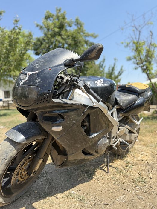 Vand motor honda cbr 900cc mai multe detali in privat