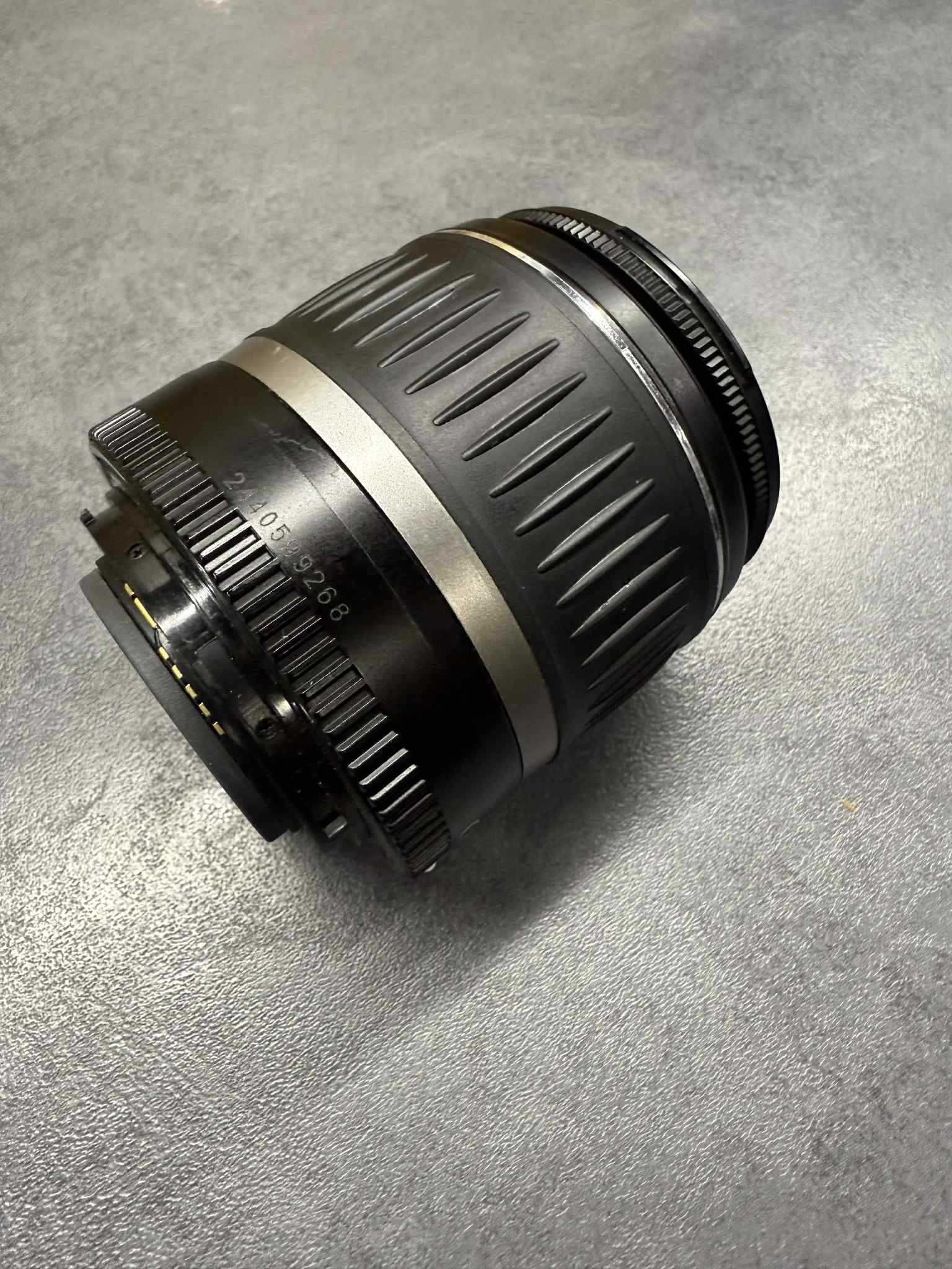 Обектив Canon EF-s 18-55mm