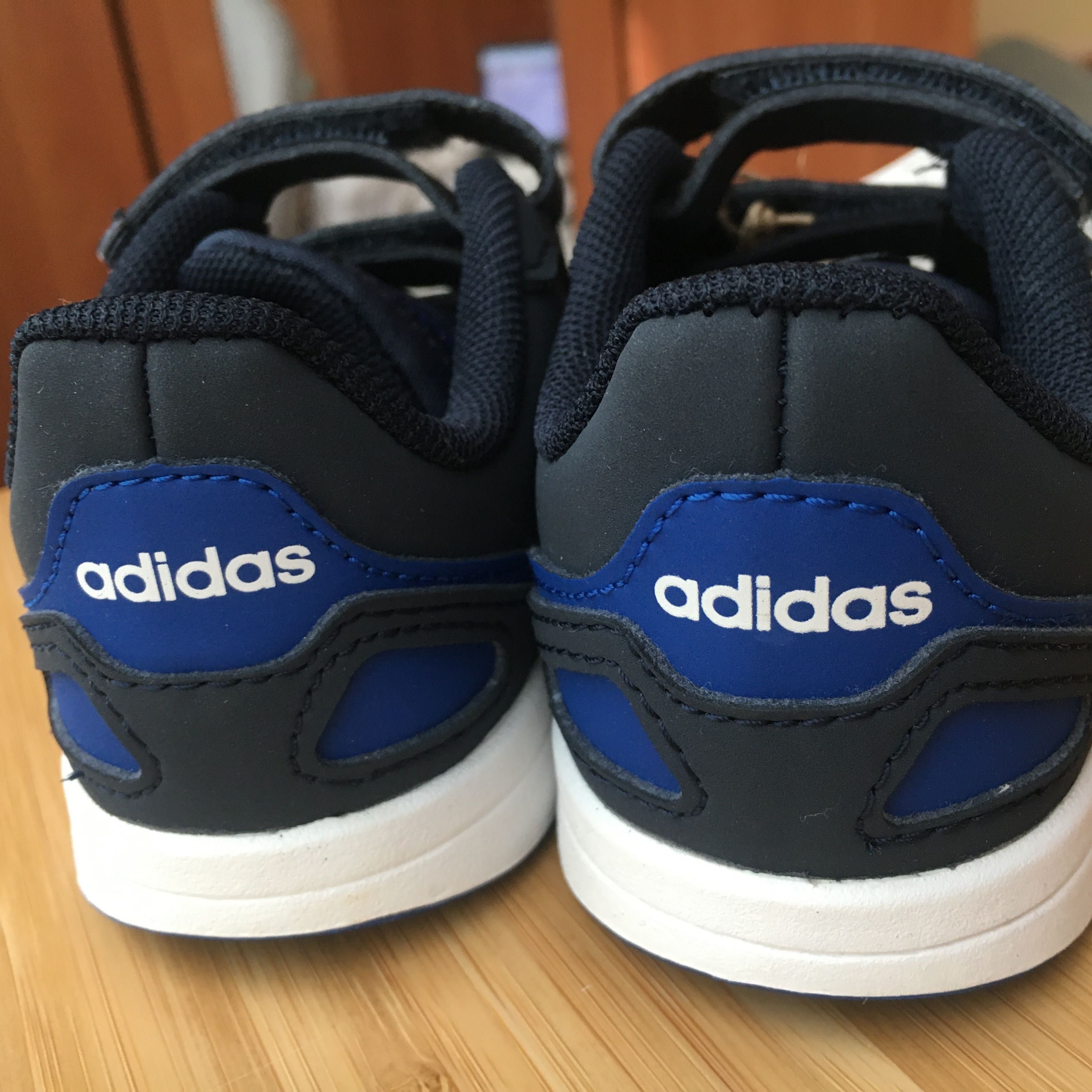 Нови оригинални маратонки Adidas VS Switch размер 21