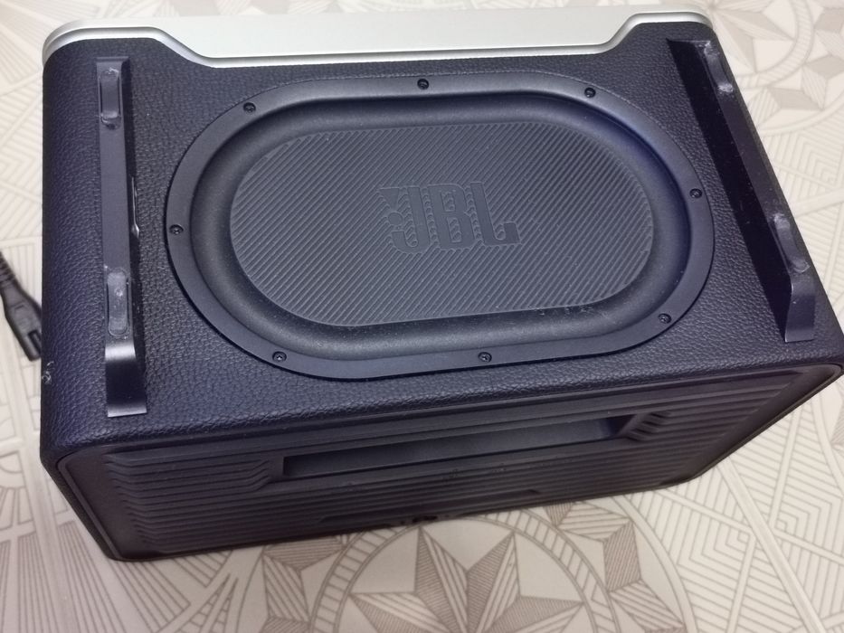 JBL Authentics 200
