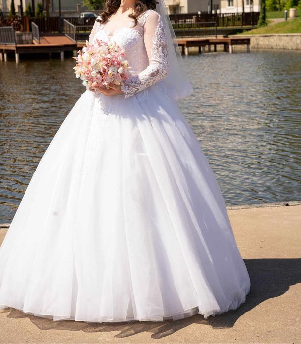 Vând rochie de mireasă