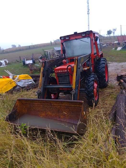 Vind 2 tractore și scavator