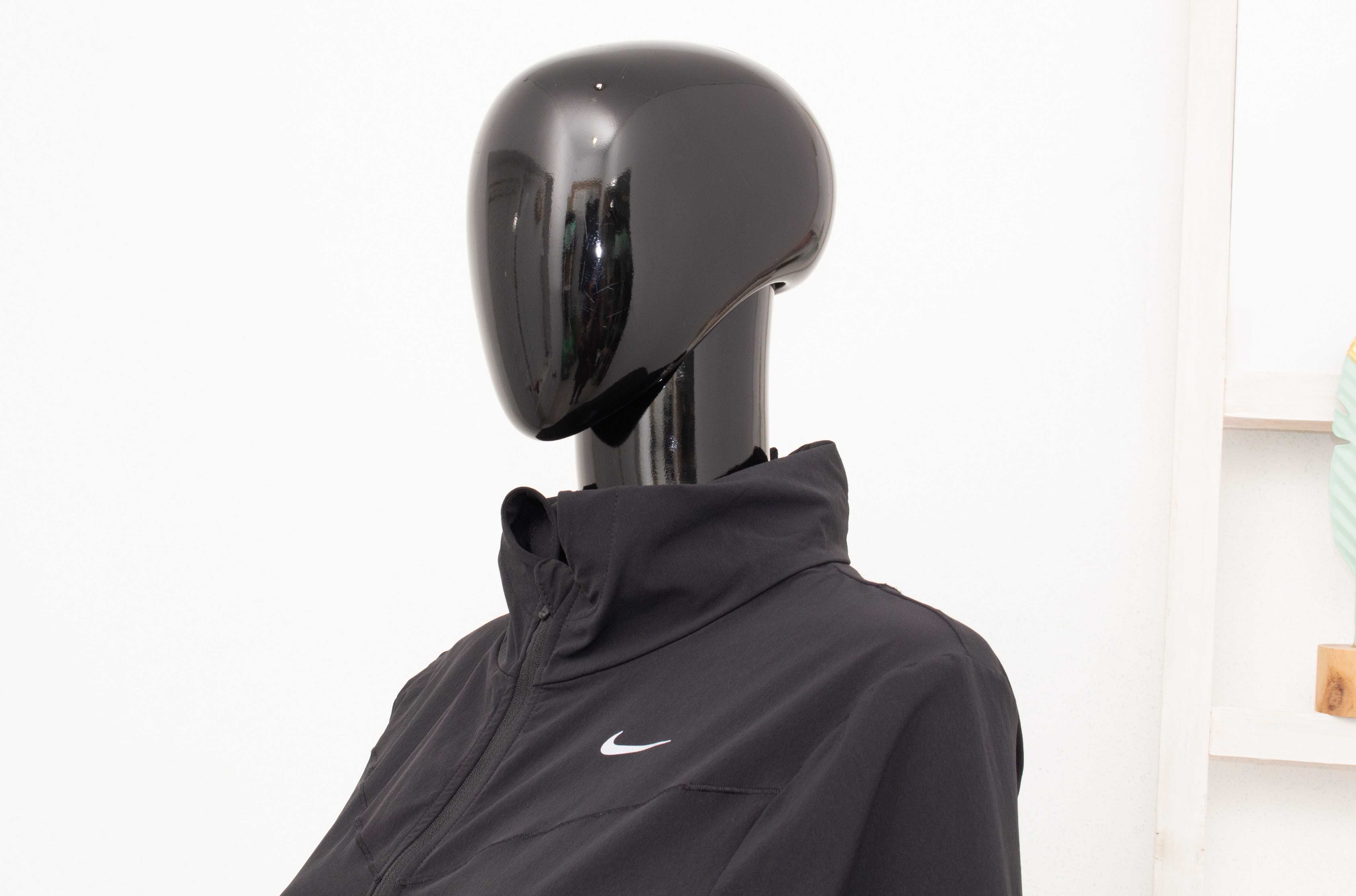 Nike оригинално дамско яке Swift UV черно с качулка за бягане S
