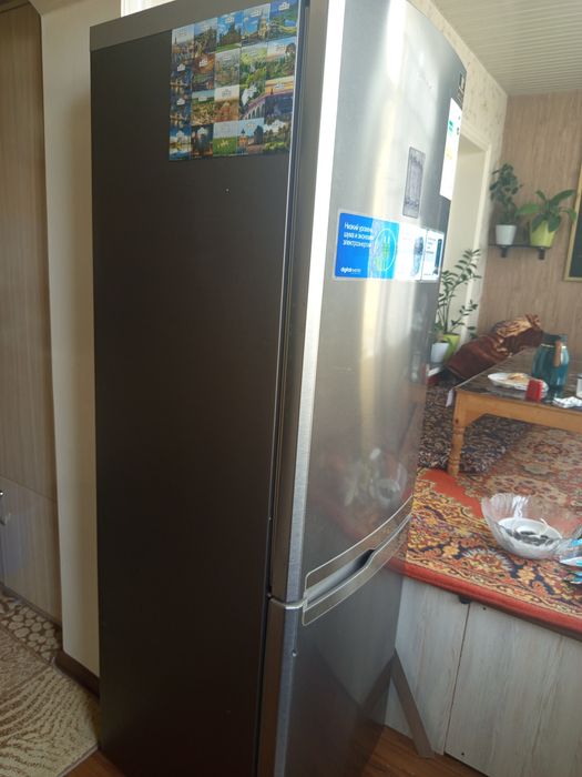 Холодилник сотилади