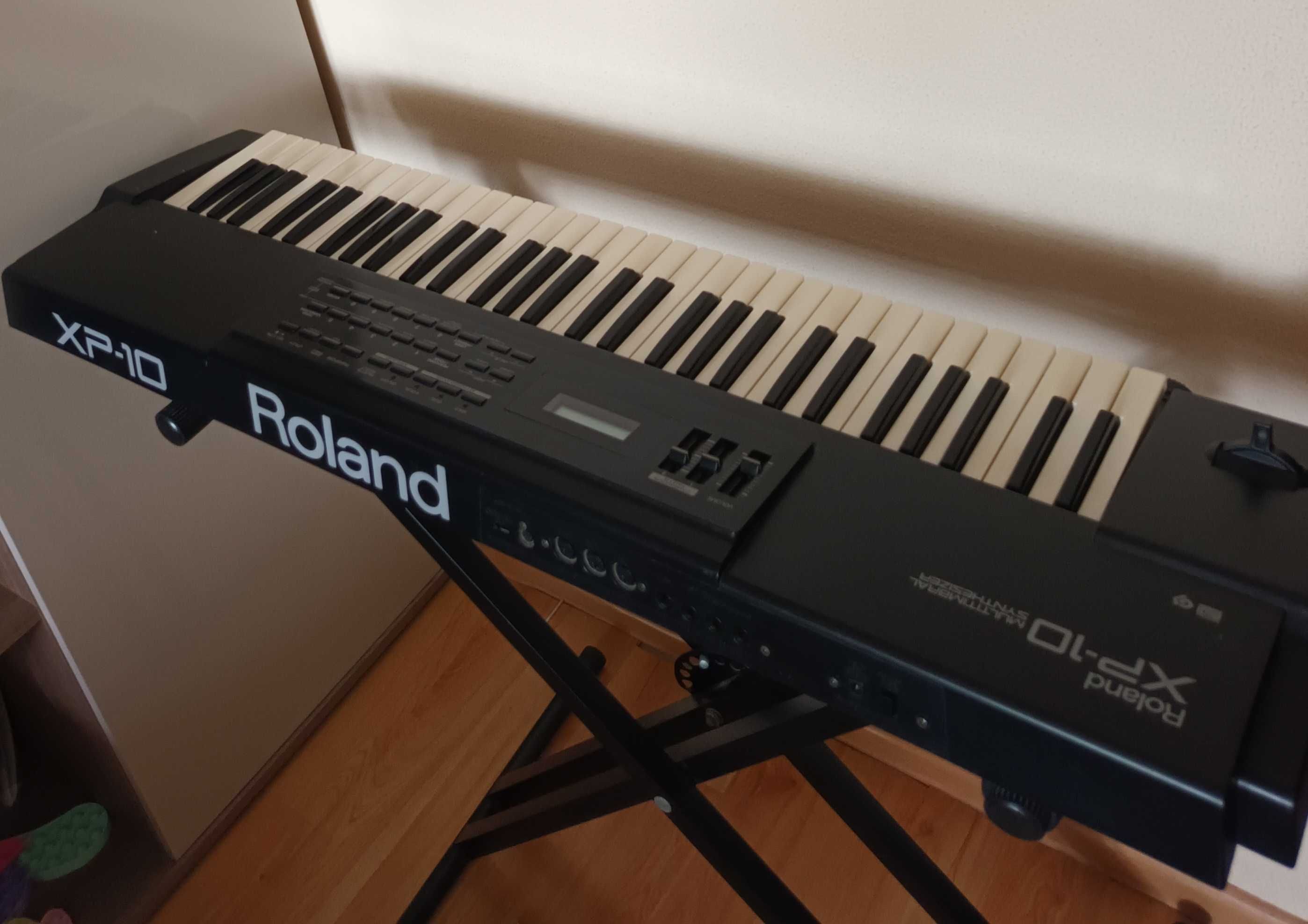 Roland xp 10  sintetizator
