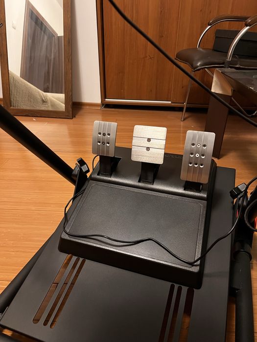 Volan gaming Thrustmaster T300RS GT si suport volan Huzaro Speed 3.0