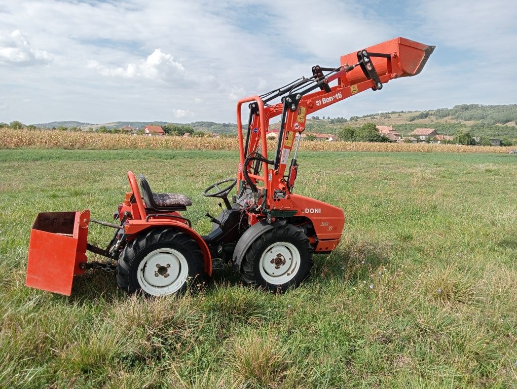 Viticol Tractor Goldoni RS 30 cu încărcator