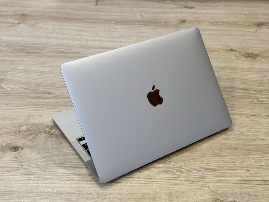 Като Нов 13.3'Macbook Pro M1/8GB Ram/256GB SSD