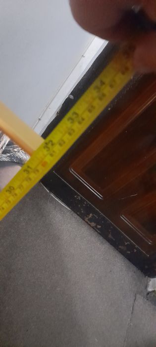 Vand oglinda noua,cu inaltimea de 82,latimea de 60 trimit in tara dar