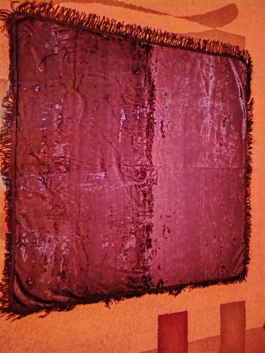 Сюзане, духобада тикилган сузана