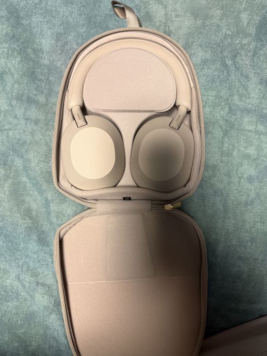 Слушалки Sony WH-1000XM5 – Топ шумопотискане, отлично състояние