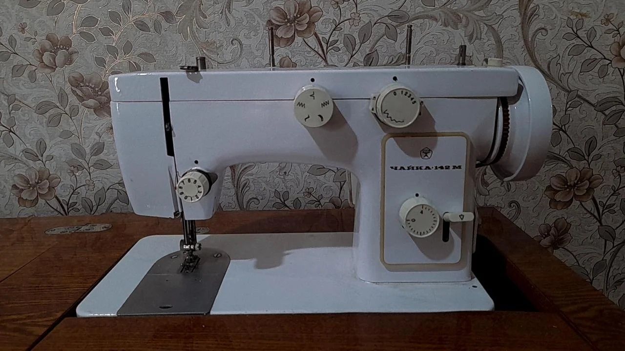 Новая швейная машинка Чайка 142М