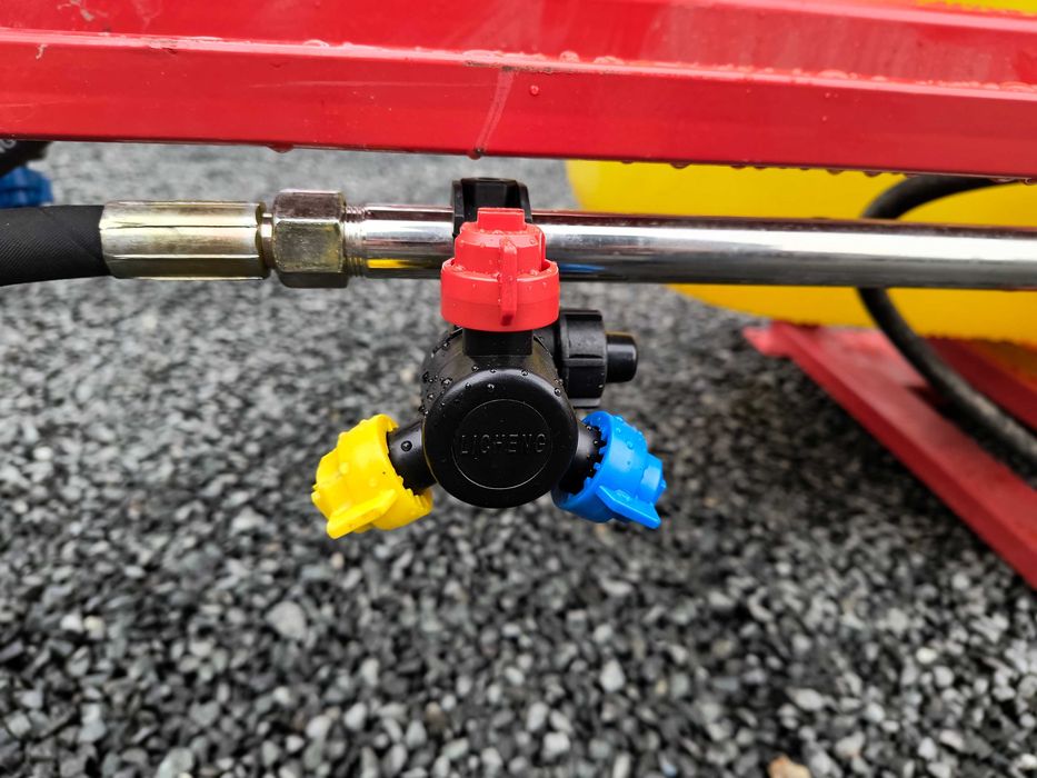 Erbicidator diuze triple 400 L pompa ierbicidat Konig Agramix