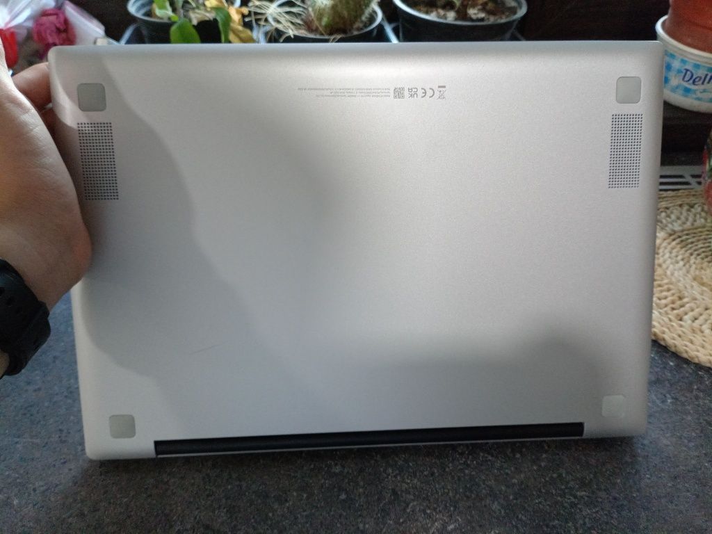 Laptop ultraportabil Samsung Galaxy Chromebook Go cu procesor Intel® C