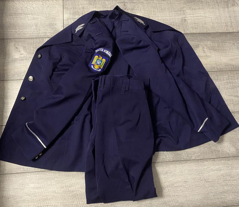 Uniforma ceremonie politie