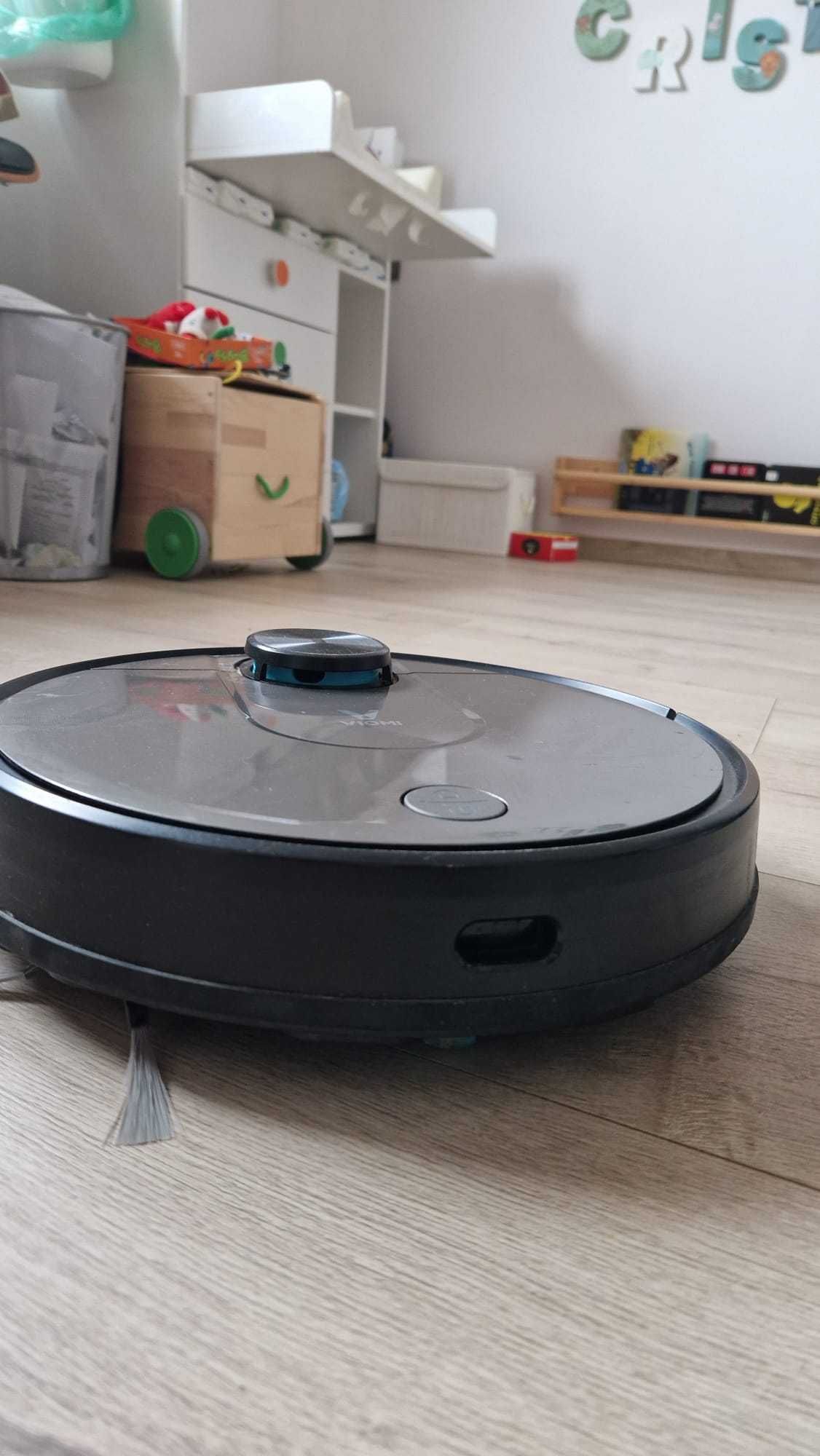 Vând robot aspirare Viomi V2