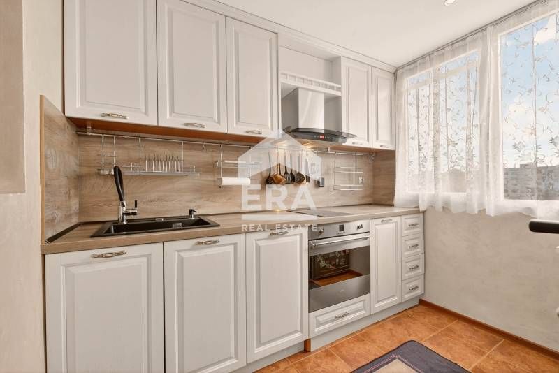 Тристаен, стилно обзаведен, южен апартамент под наем, в кв. Възраждане