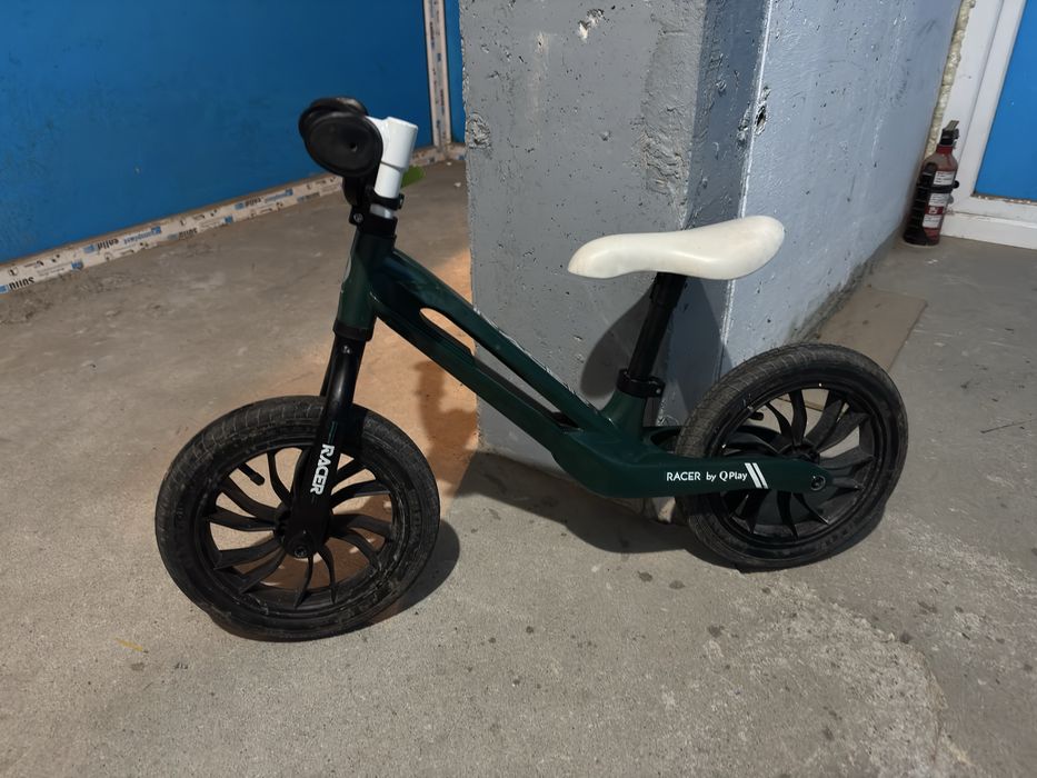 Bicicleta fara pedale + cască și sonerie