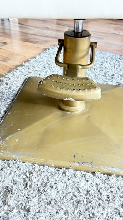 Scaun coafor cu pedala de picior