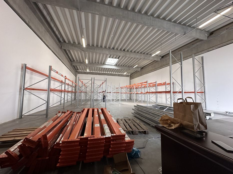 Rafturi metalice in stoc