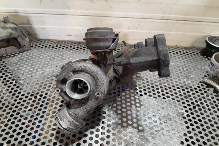 Turbosuflanta 038145702G 038145702G Volkswagen VW Passat B5.5 [faceli