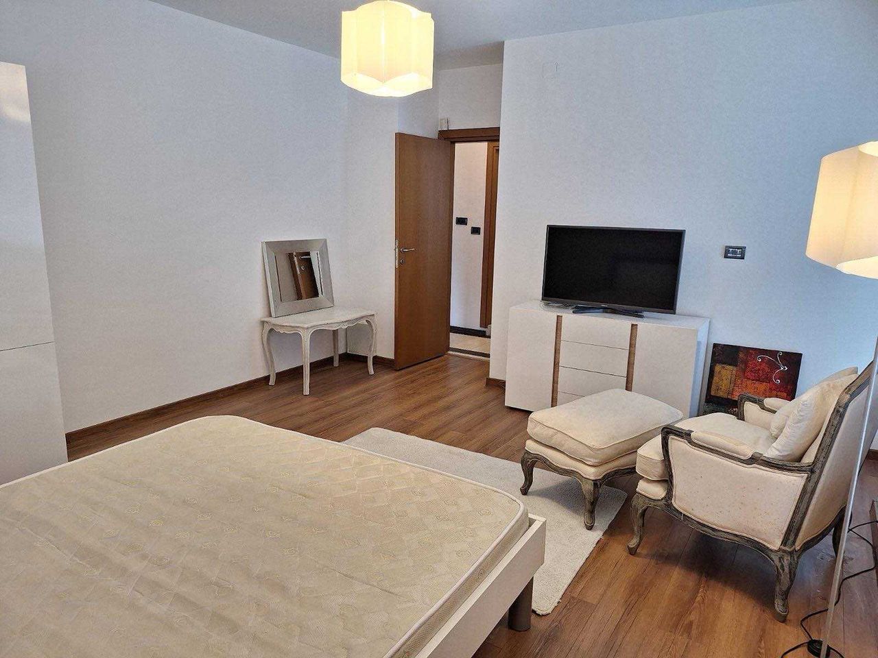 Дава се под наем Тристаен апартамент в София, Лозенец - 111 кв.м за 1150 € - Снимка #7