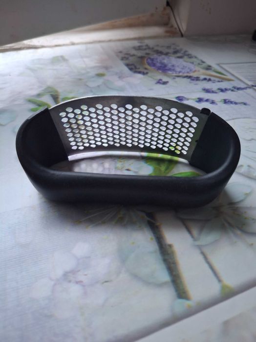 Преса за чесън Нова