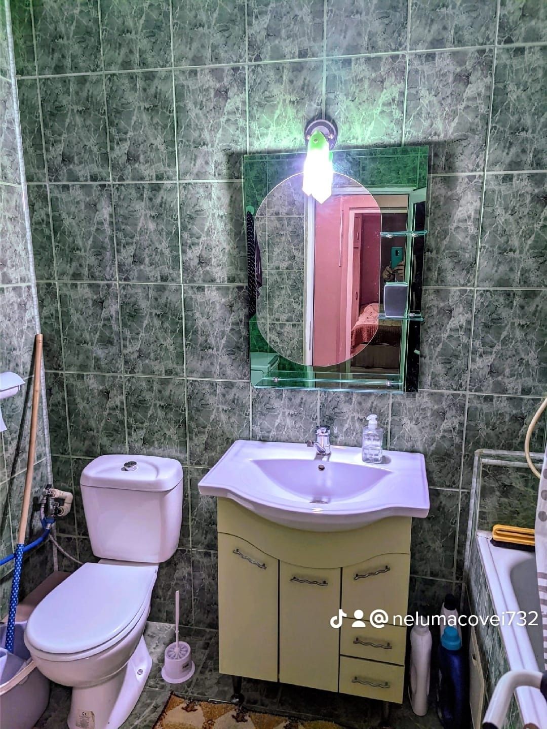 Vând apartament cu o camera micro20, la A-uri