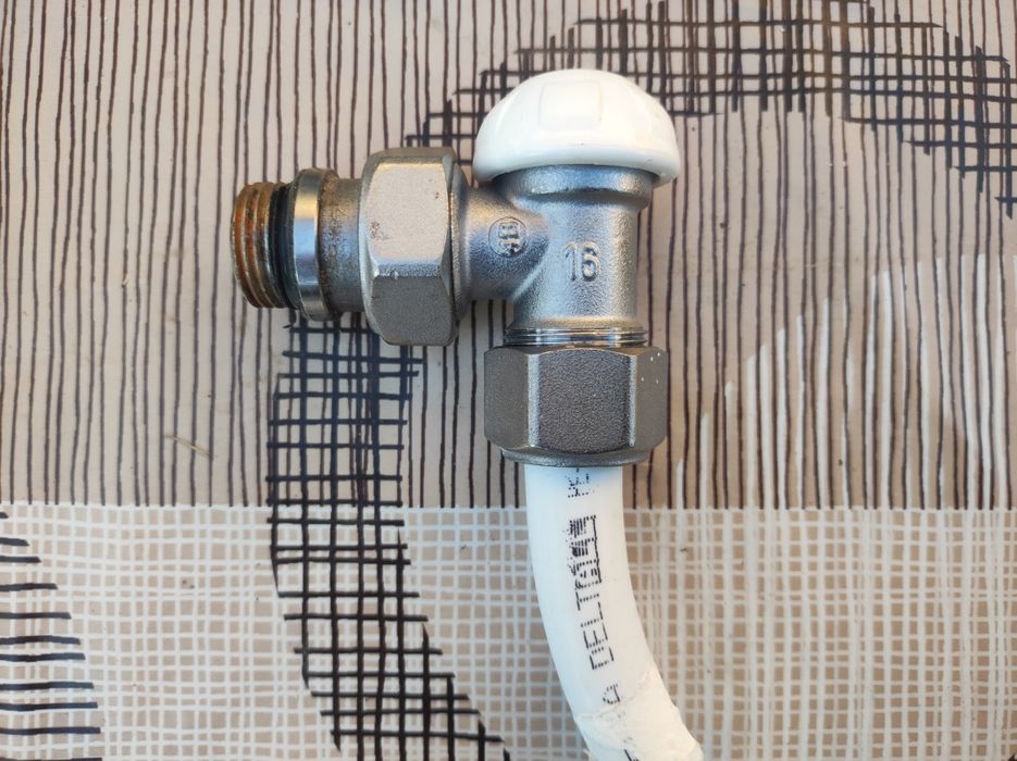 Кранове и фитинги за парно / спирателни кранове