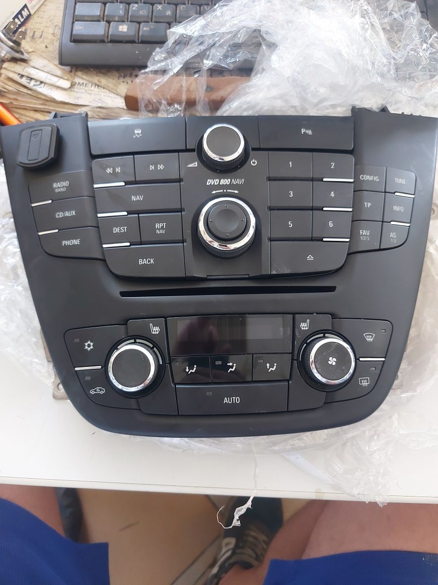 Панел CD и климатроник за Opel Insignia
