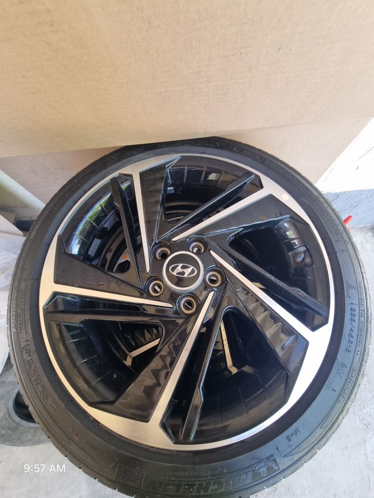 225/45R18 Michelin