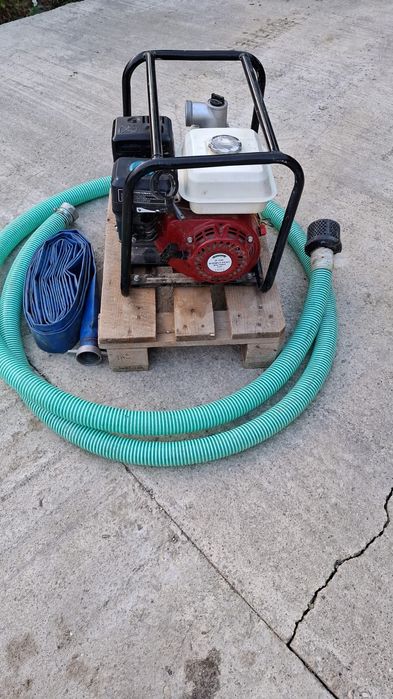 Vând Motopompa    de apa în 4 timpi, cu tot cu furtune incluse.