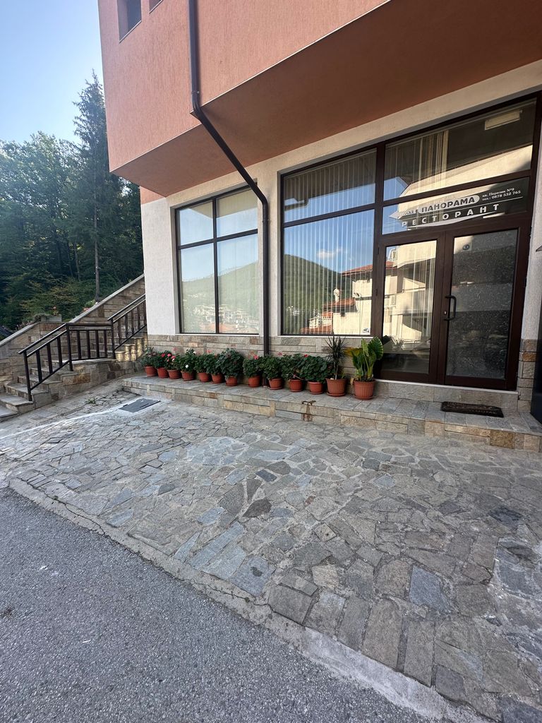 Дава се под наем Заведение в Смолян, Долно Райково - 120 кв.м за 489.6 € - Снимка #1