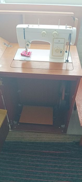 Tikuv mashina sotiladi srochni