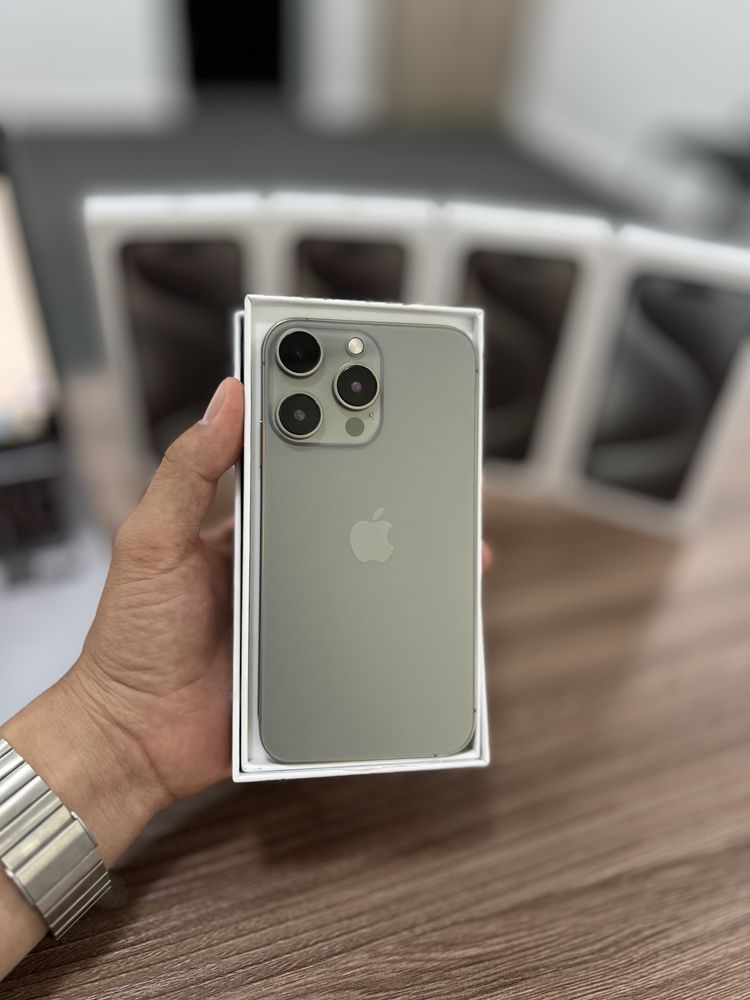 Iphone 16pro XR.