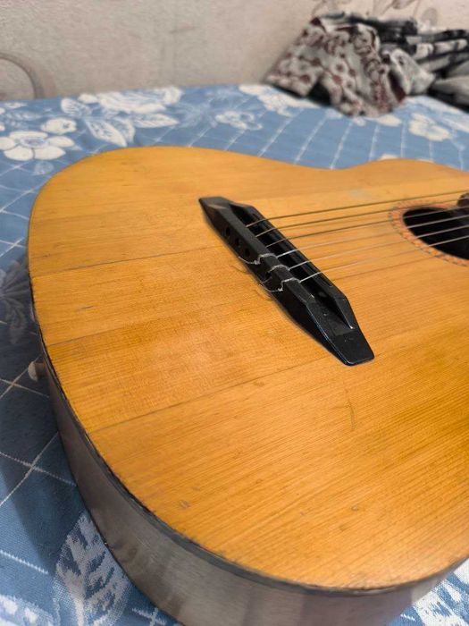 Продается гитара классическая 4/4 советская