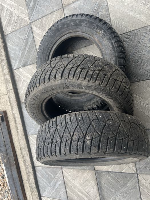 Продам зимнюю резину на шипах