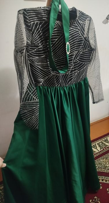 Женское платье б/у продается