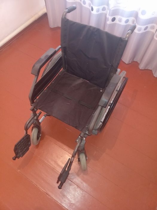Продам инвалидную коляску