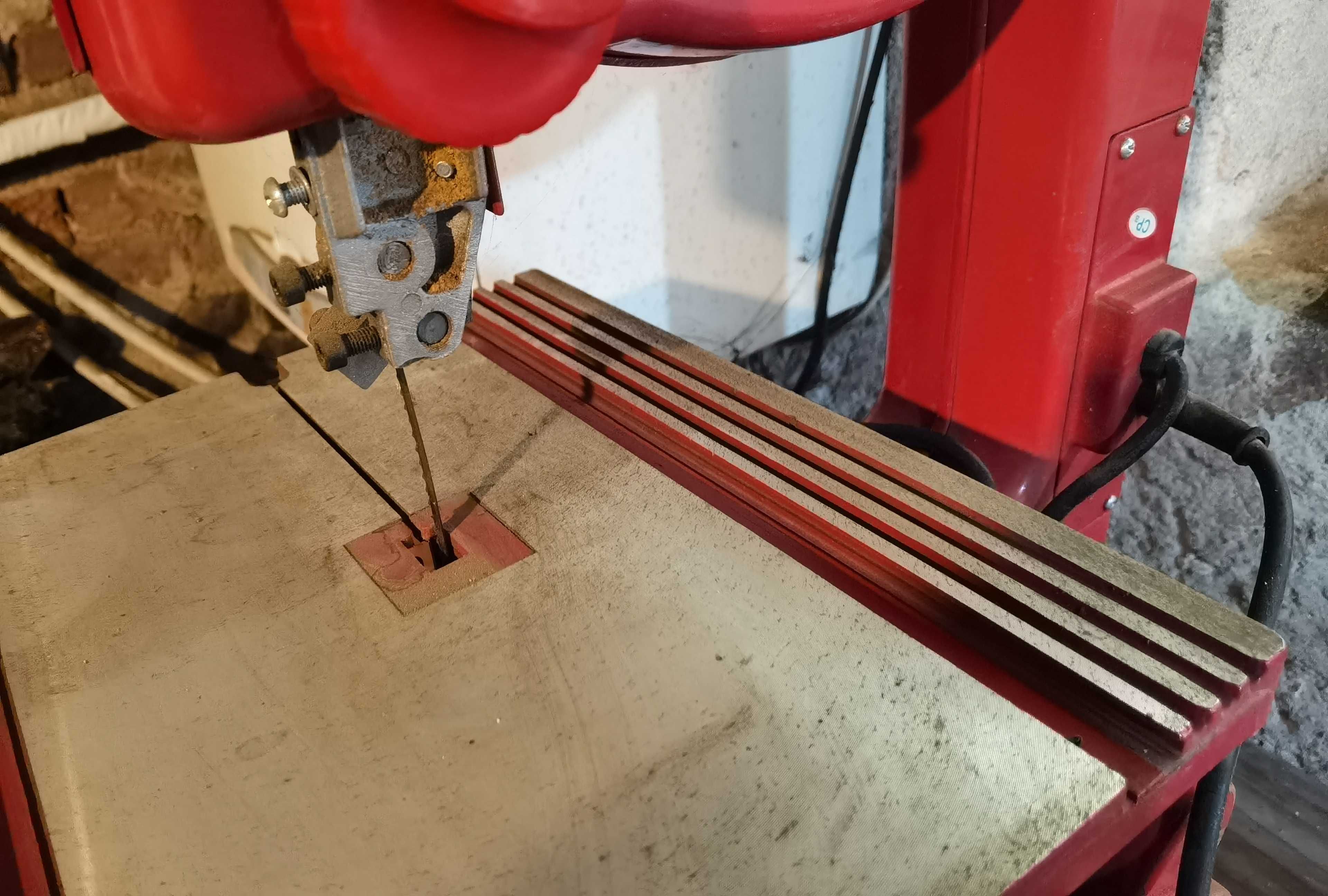 Висококачествен лентов трион, банциг BAND SAW RD-BS17 от RAIDER