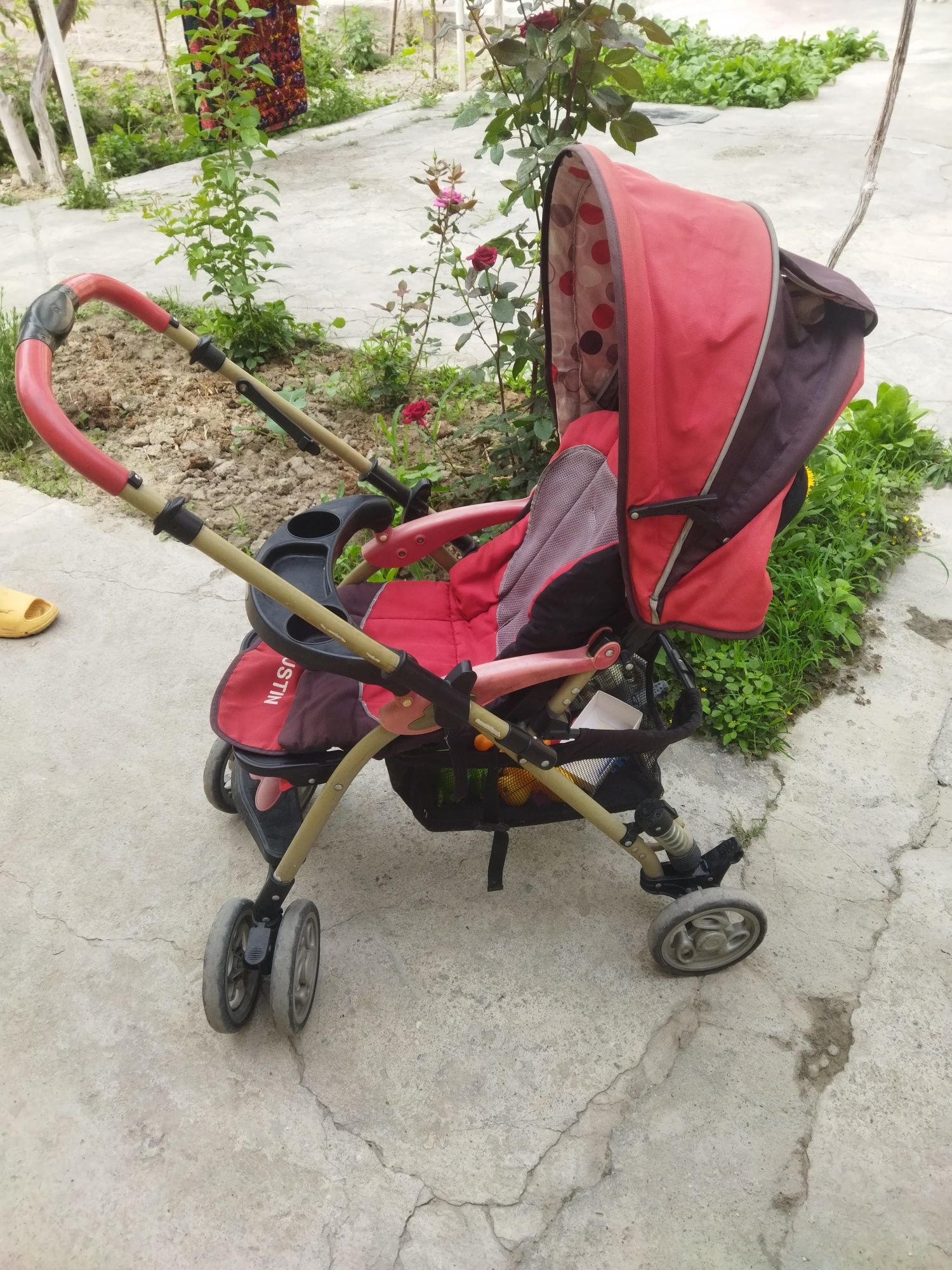 Продам прогулочную коляску