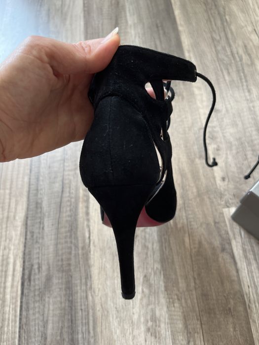 Sandale de piele intoarsa colectia Georgia May Jagger pentru Minelli